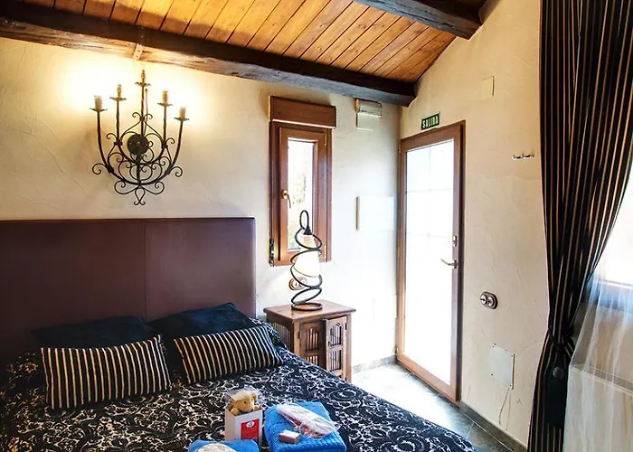 Casa De Cucu Navaluenga بيت للعطل *